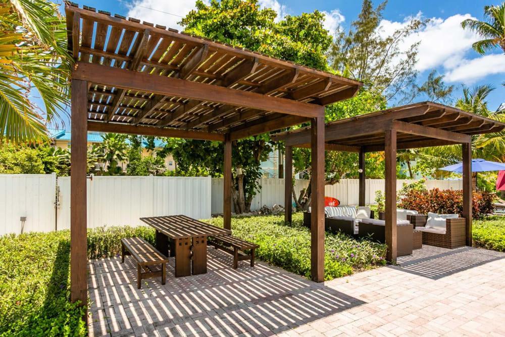 Beach Living At Island Pine Villas Blse George Town Eksteriør billede
